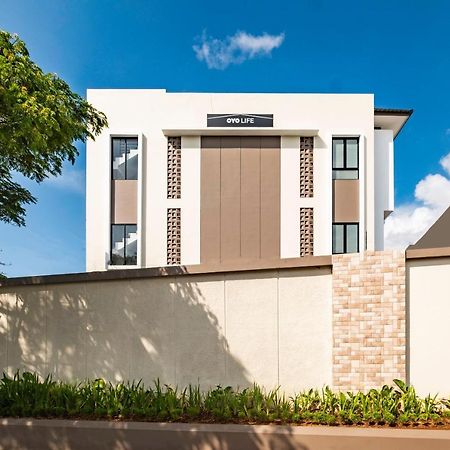 Oyo Life 2673 Rosewood Residence Karawang Zewnętrze zdjęcie