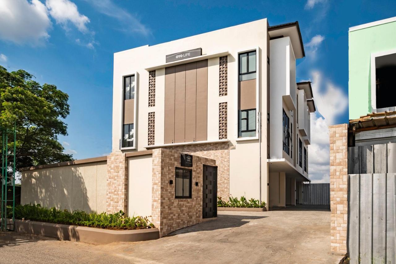 Oyo Life 2673 Rosewood Residence Karawang Zewnętrze zdjęcie