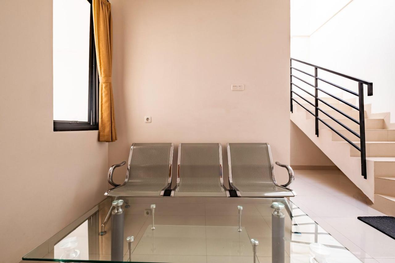 Oyo Life 2673 Rosewood Residence Karawang Zewnętrze zdjęcie