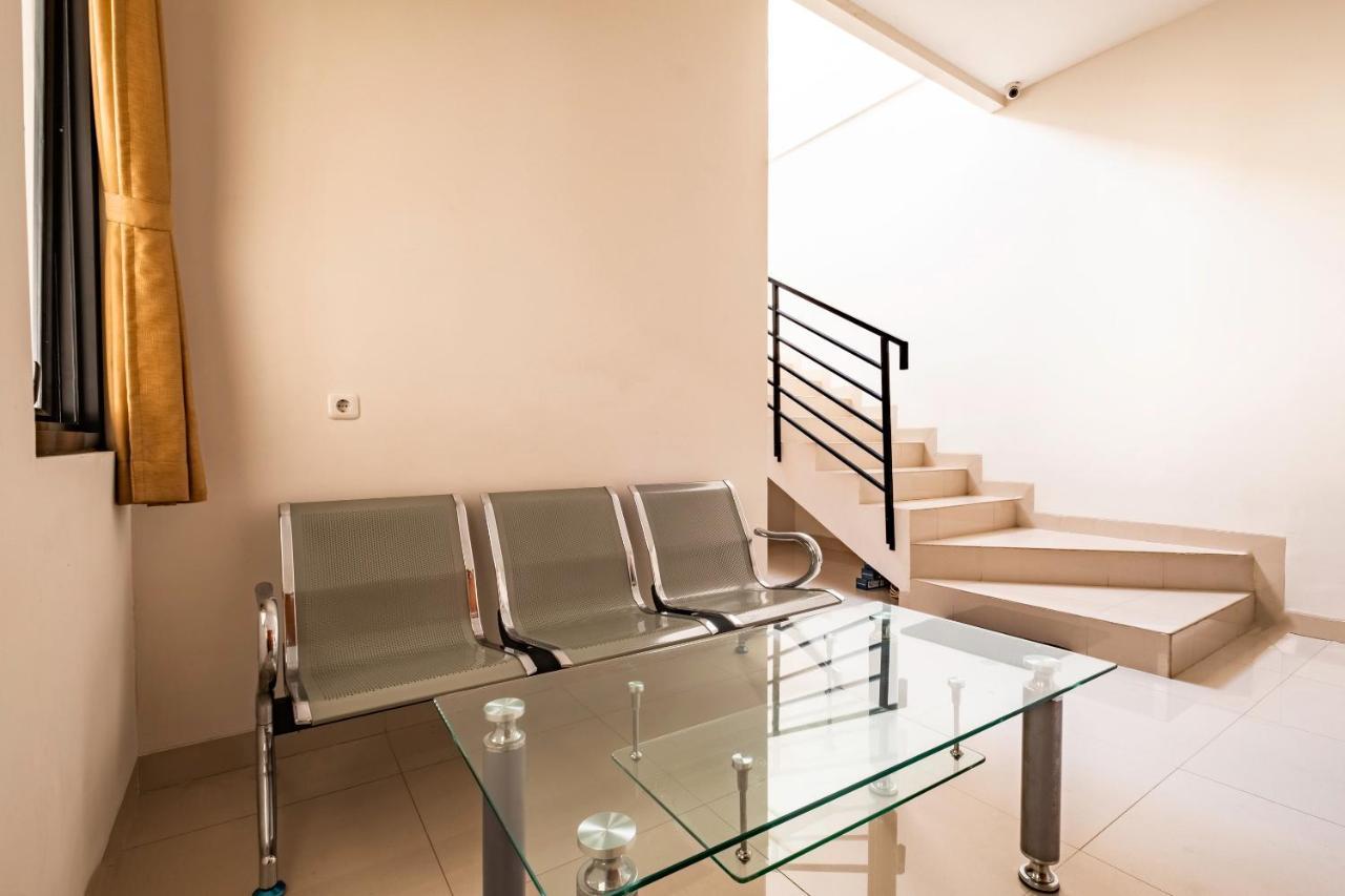 Oyo Life 2673 Rosewood Residence Karawang Zewnętrze zdjęcie