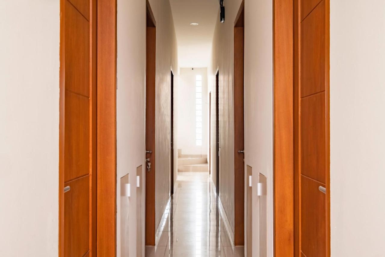 Oyo Life 2673 Rosewood Residence Karawang Zewnętrze zdjęcie