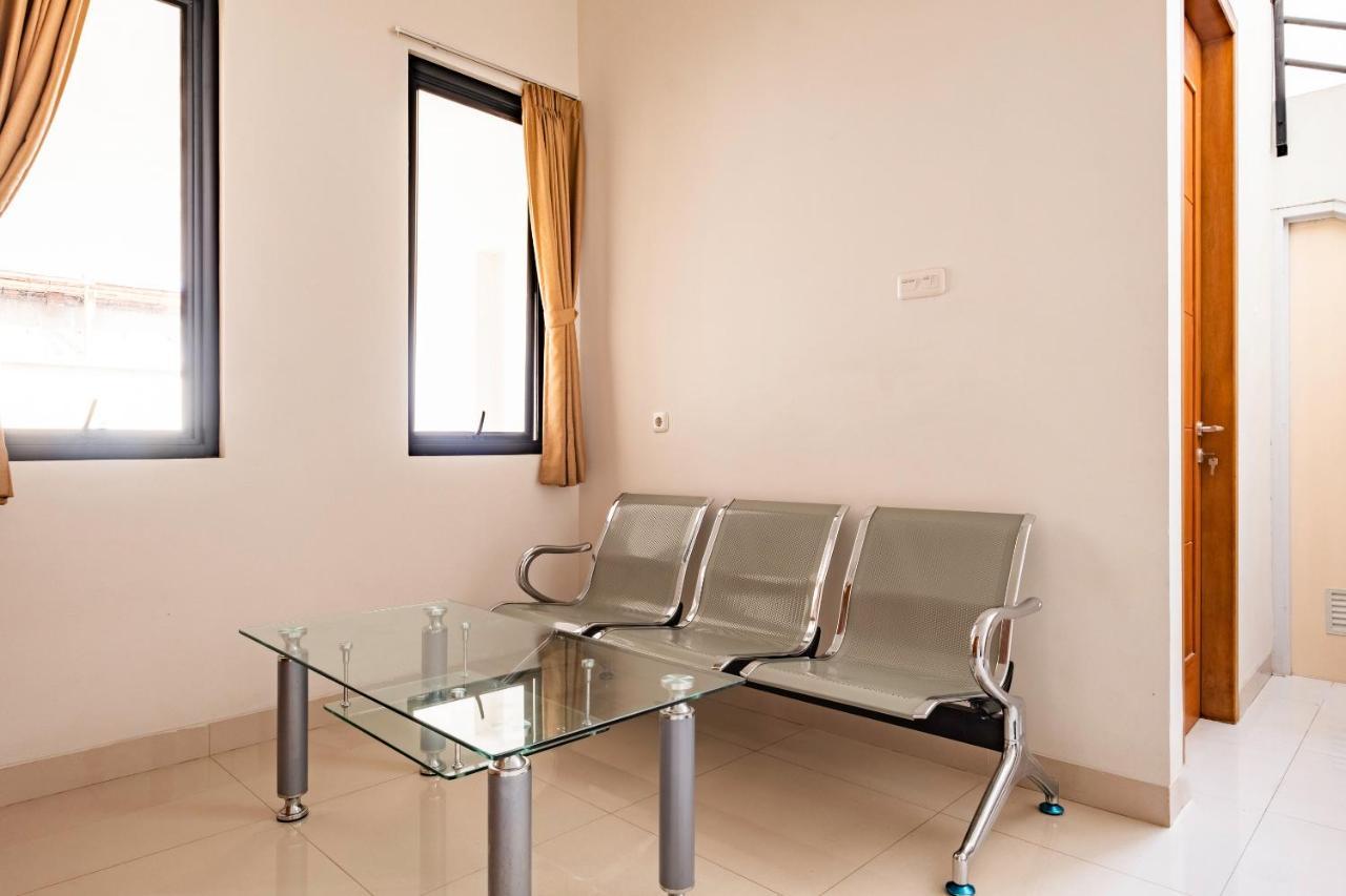 Oyo Life 2673 Rosewood Residence Karawang Zewnętrze zdjęcie